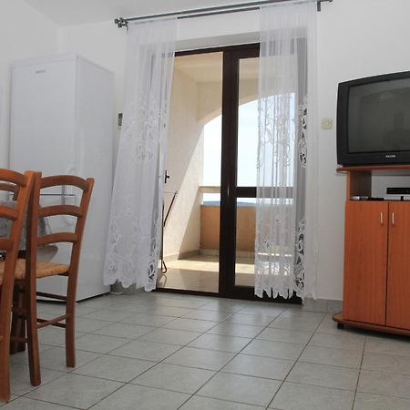 Apartments By The Sea Mandre, Pag - 8655 Kolan Quarto foto