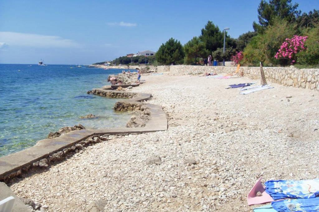 Apartments By The Sea Mandre, Pag - 8655 Kolan Exterior foto