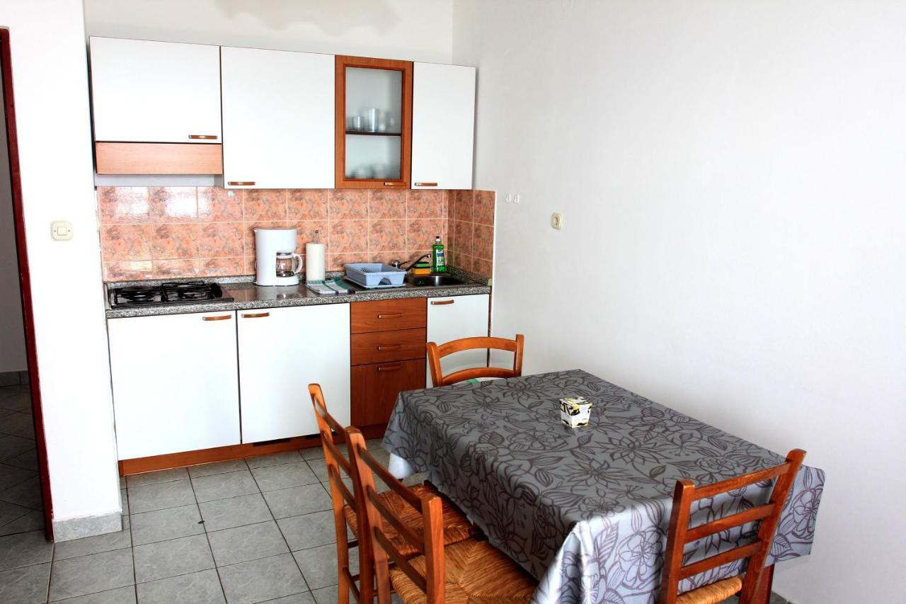 Apartments By The Sea Mandre, Pag - 8655 Kolan Exterior foto